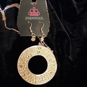 NEW Rosegold Pendant and Earrings by Paparazzi